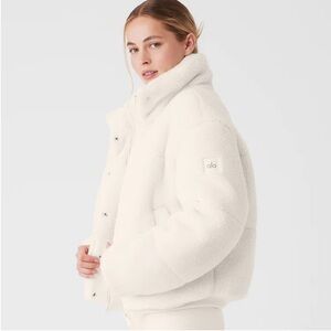 cream Alo puffer
